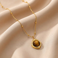 Teardrop-shaped necklace